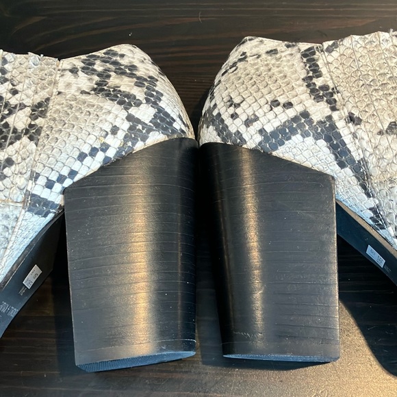 Size 9 White gray & black snake print Kendall and Kylie boots with 4 inch heels - Picture 10 of 12